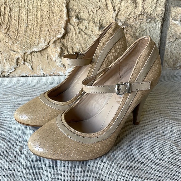 Mary Jane Nude Patent Leather Heels Size 6 1/2 M - Picture 12 of 12